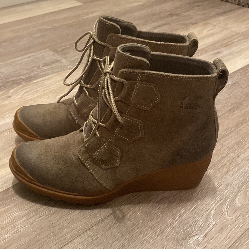 Sorel waterproof Leather Wedge Boots Size 8.5